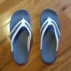 Athletic, flipflops